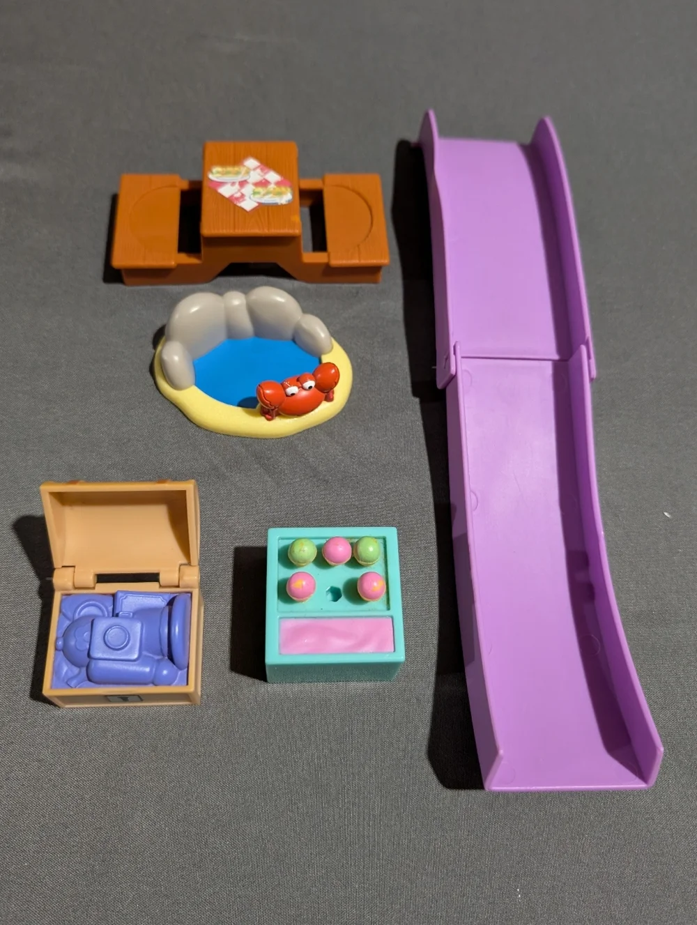 Peppa Pig Dollhouse And Camper Replacement Furniture Pieces - Picture 2 of 3